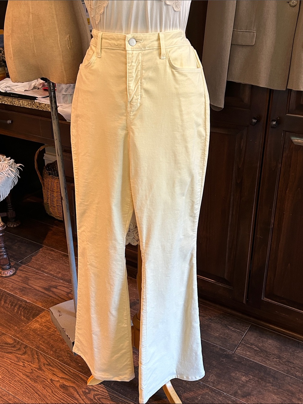 L’agence Sz 30 Butter Yellow High-Rise Boot Cut Velvet Trouser